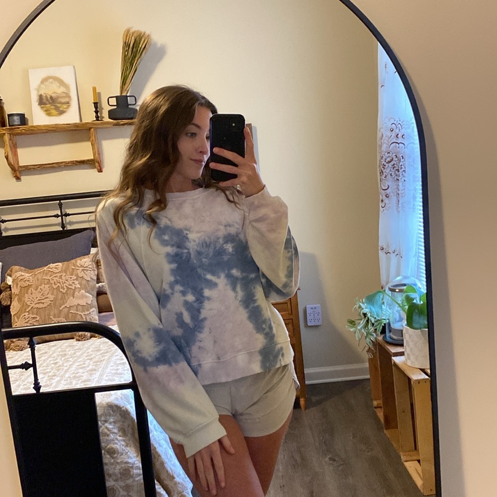 American Eagle Cropped Pullover Tie Dye Sweatshirt — Women’s M